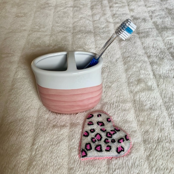 Ceramic Bathroom Set - Picture 3 of 11